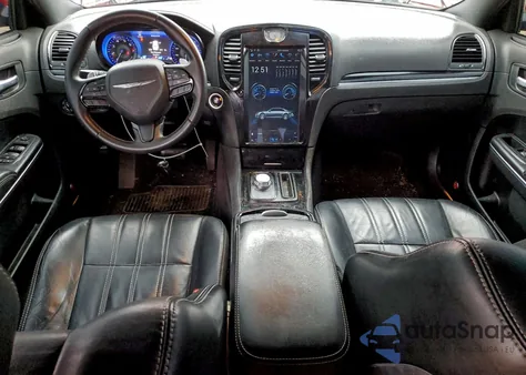 2017 Chrysler 300 S z USA, uszkodzony, nr VIN 2C3CCABG3HH553810